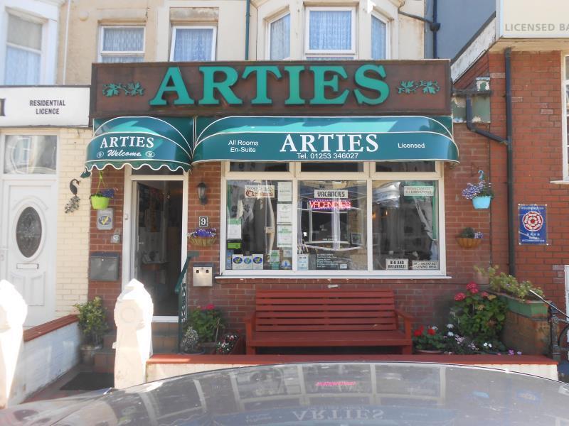 Arties Hotel Blackpool Exteriör bild